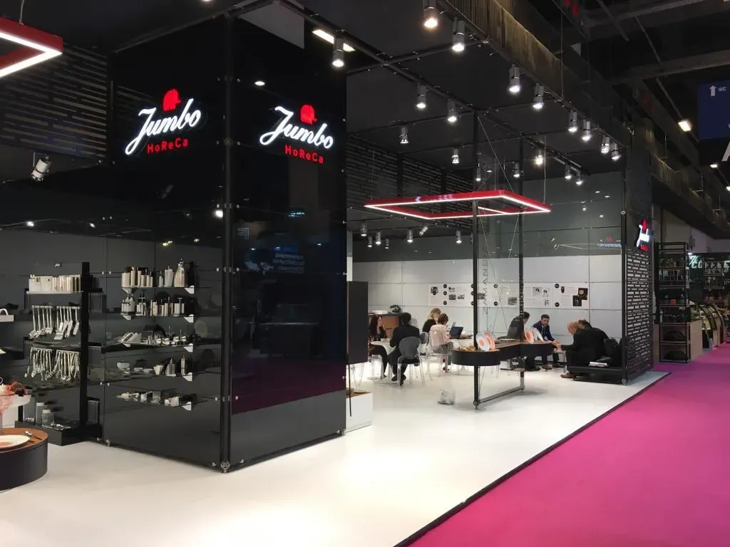 Cam panel sistemle hazırlanan Jumbo HoReCa fuar standı