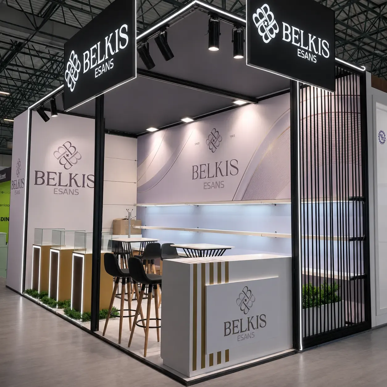 Maxima LightBox ışıklı sistemle hazırlanan Belkıs Esans fuar standı