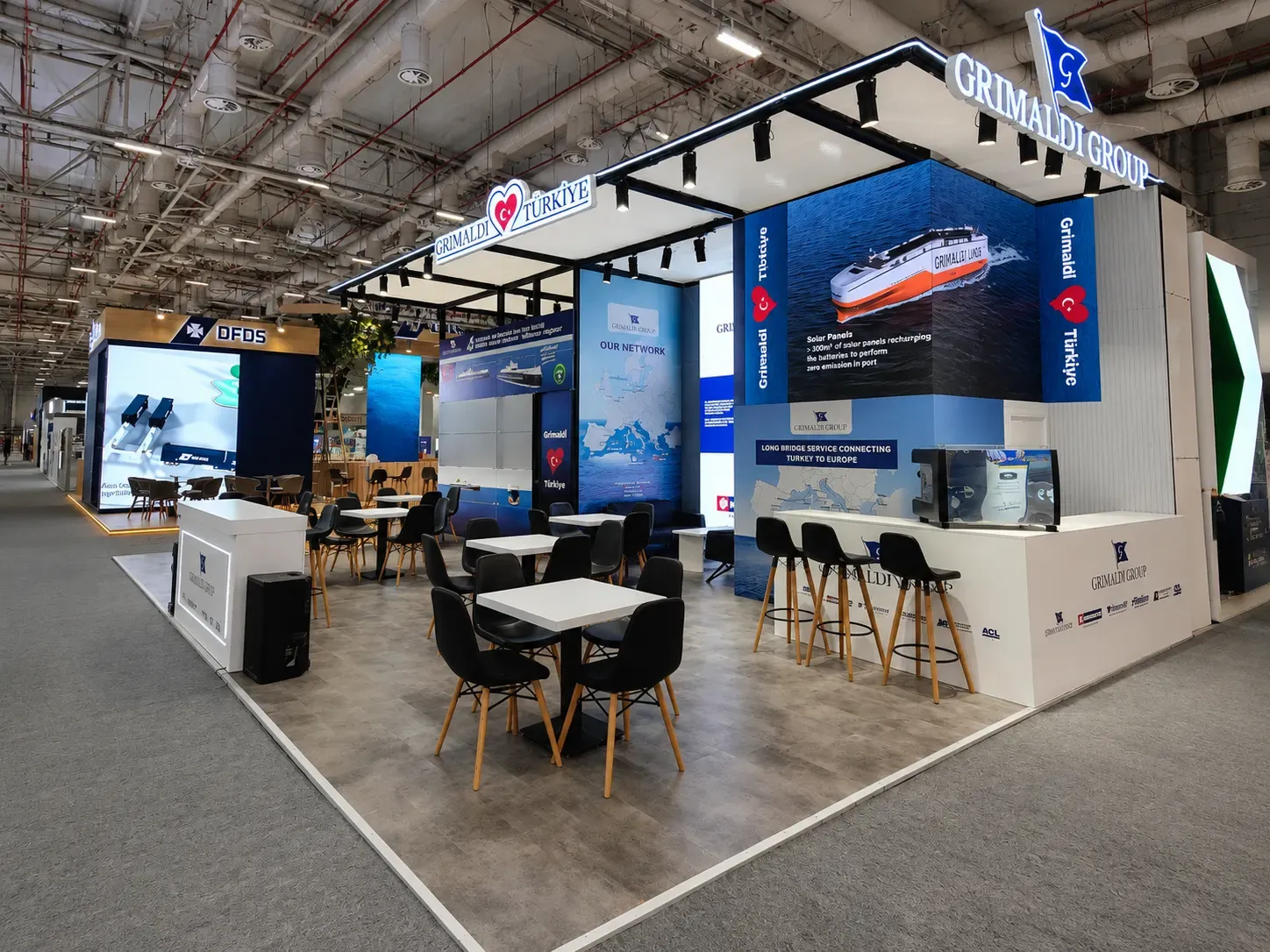 Maxima LightBox ışıklı sistemle hazırlanan Grimaldi Group fuar standı