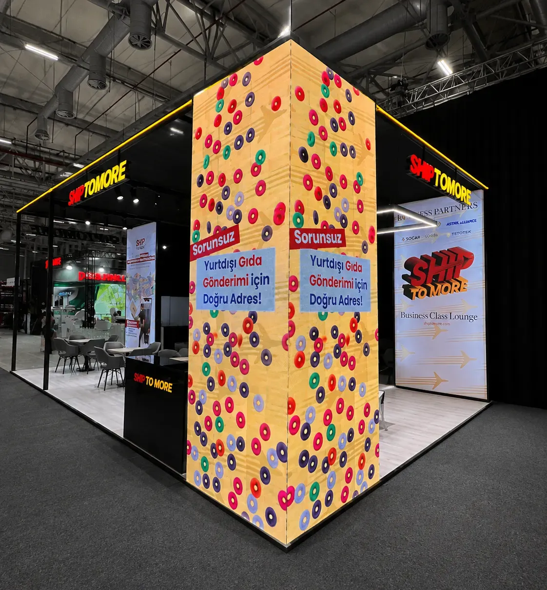 Maxima LightBox ışıklı sistemle hazırlanan Ship To More fuar standı
