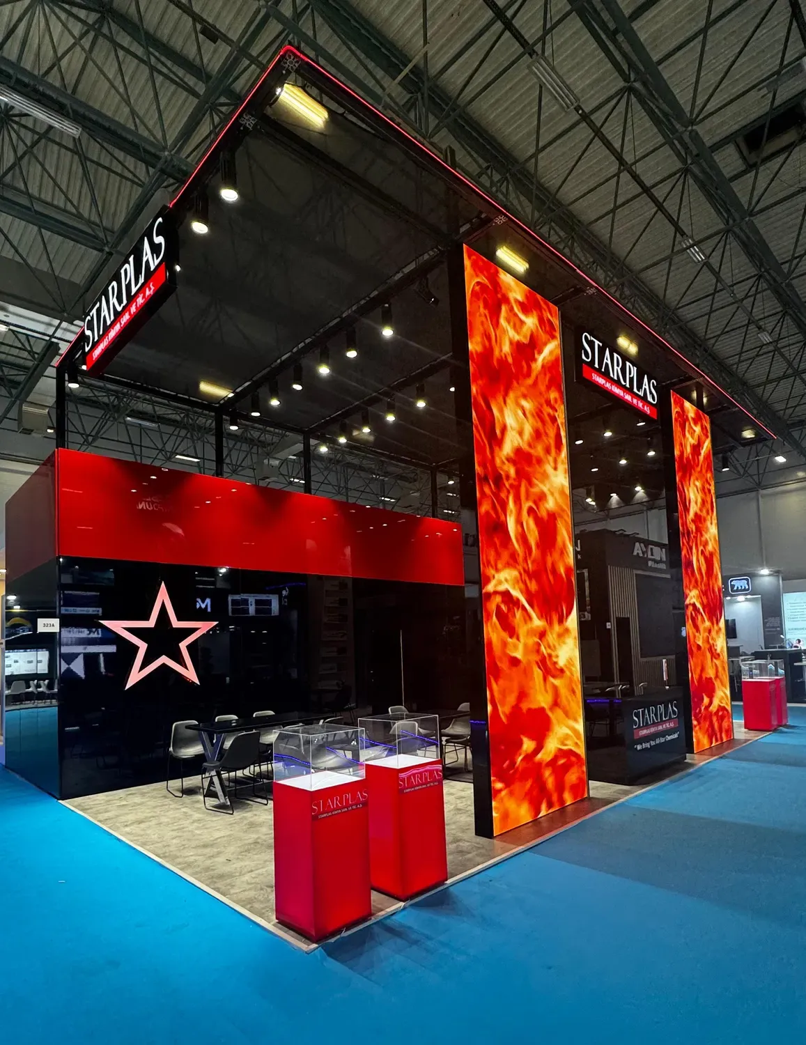 Maxima LightBox ışıklı sistemle hazırlanan Starplas fuar standı