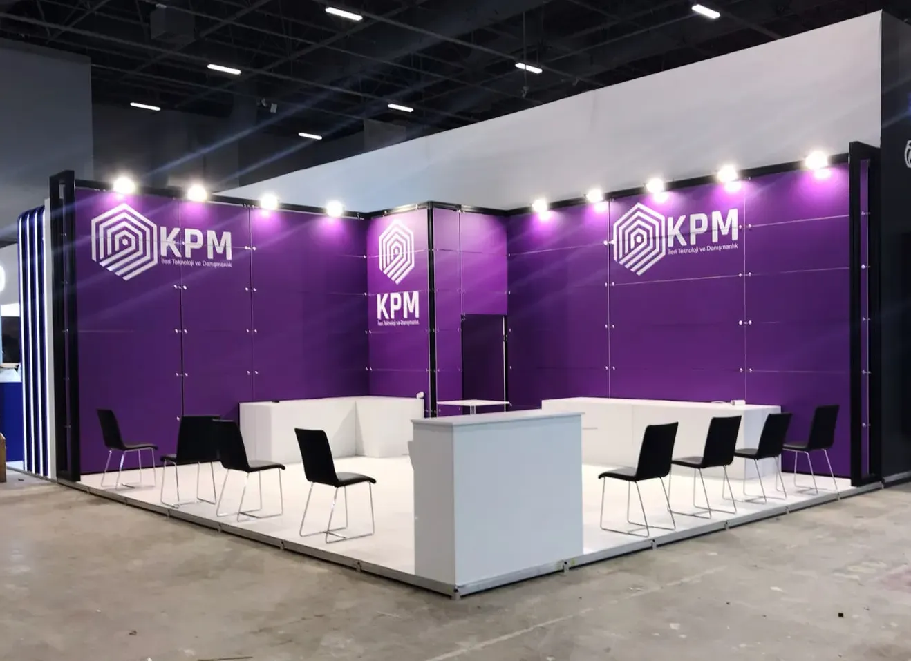Maxima profil sistemle hazırlanan KPM fuar standı