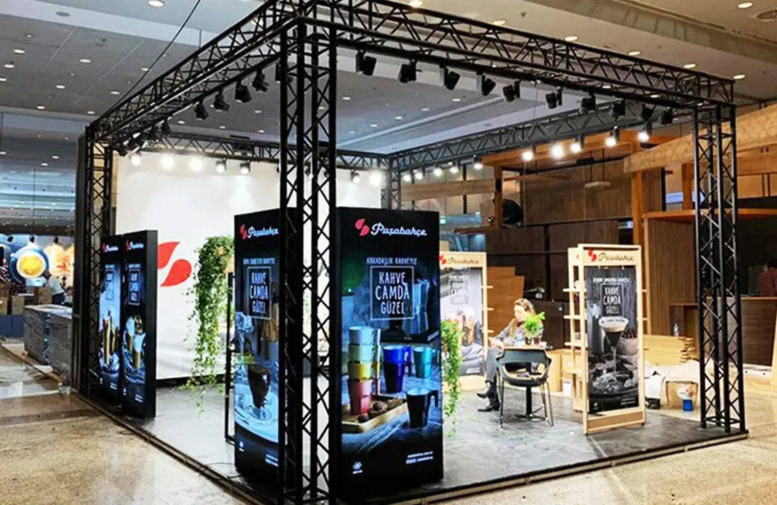 Truss taşıyıcı sistemle hazırlanan Paşabahçe fuar standı