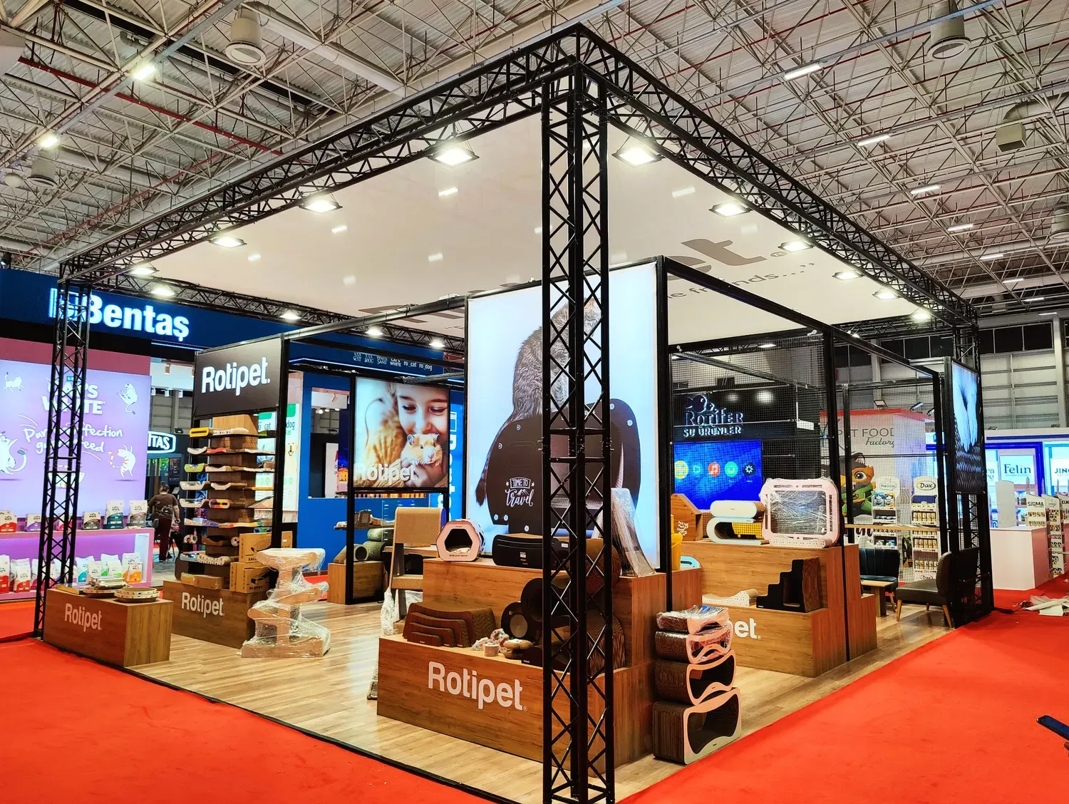 Truss taşıyıcı sistemle hazırlanan Rotipet fuar standı