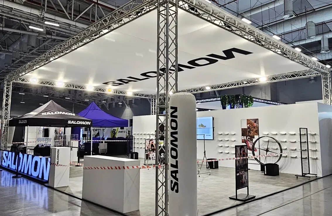 Truss taşıyıcı sistemle hazırlanan Salomon fuar standı